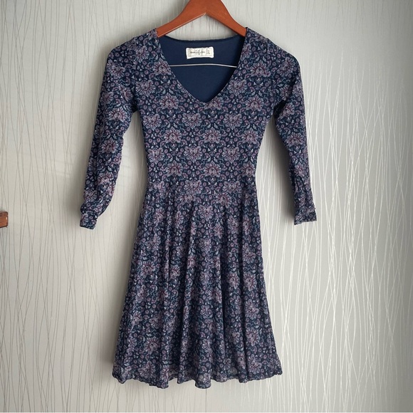 Abercrombie & Fitch Dresses & Skirts - Abercrombie & Fitch Navy Floral Lined 3/4 Sleeve Knee Length Dress Women’s XS
